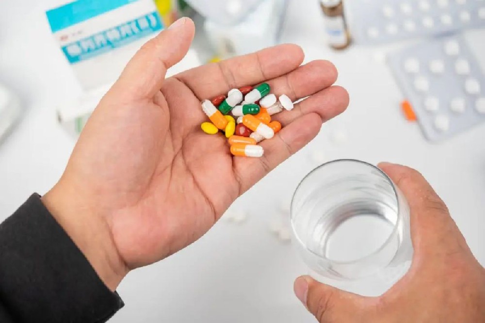 舟山一男子乱服药险些聋了......