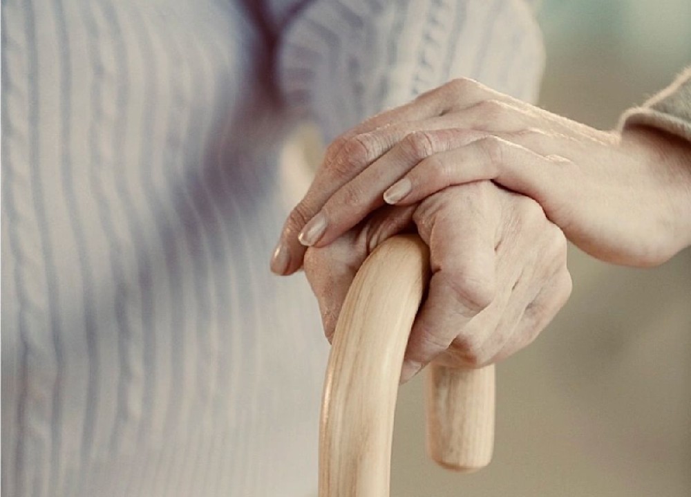 老人这些表现，可能是听力下降的早期信号