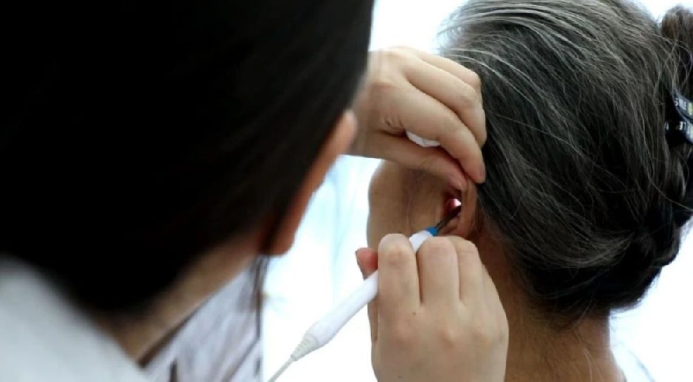 【噪音困扰不止是“耳背”】70岁张大伯的故事，为什么我们都需要关注老年人的听力健康？