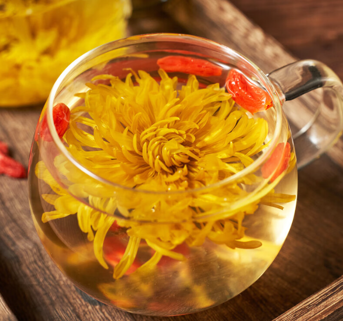 夏天耳鸣总反复？记住这个 “少” 字诀，搭配菊花喝出清净耳！